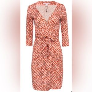 Diane von Furstenberg 100% silk wrap dress. Women’s size 4.